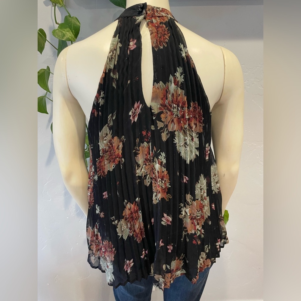 Lily White Floral Halter Top - Picture 3 of 8